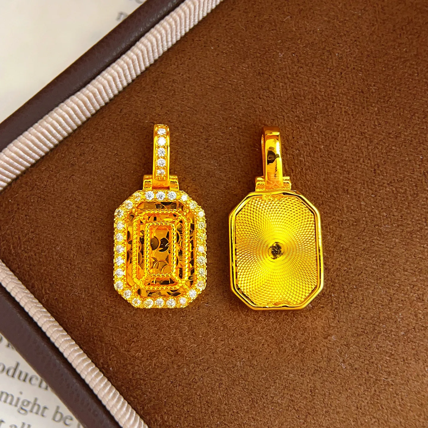 Matte Diamond Inlaid Crushed Ice Sugar Cube Pendant For Women 24K Gold AU999 create soft layered sparkling visual effect on neck