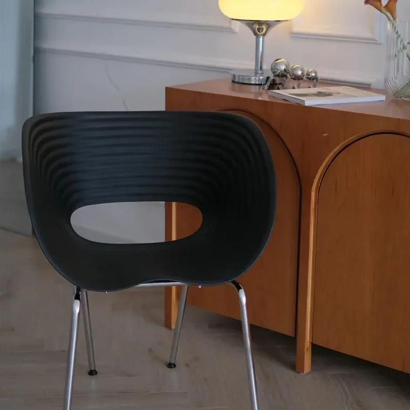 الشمال الفاخرة الأبيض شل تصميم كرسي بسيط البلاستيك الكتب كرسي المطبخ الطعام كراسي غرفة نوم مسند الظهر مضمد كرسي