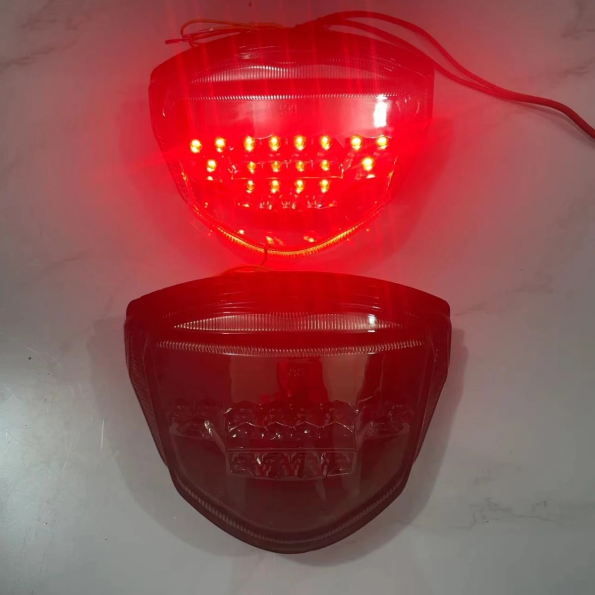 

Motorcycle LED Rear Tail Light Brake Taillight Turn Signal Light Stop Lamp Universal For SUZUKI GSXR1000 K7 GSX-R1000 2007-2008