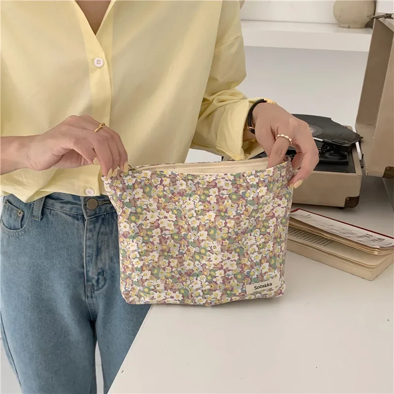 Bolsa de cosméticos Floral de tela de algodón para mujer, bolsa de almacenamiento de maquillaje, bolsa de cosméticos con cremallera de estilo