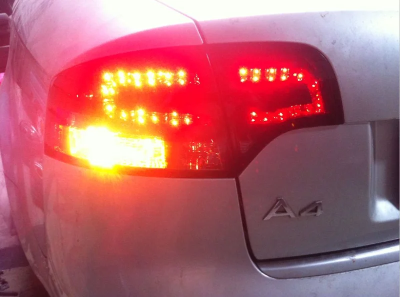 Produzione di luci posteriori per sistema di illuminazione automatica Fanali posteriori modificati con annerito su rosso con fumo per Audi A4 B7 2005-2008