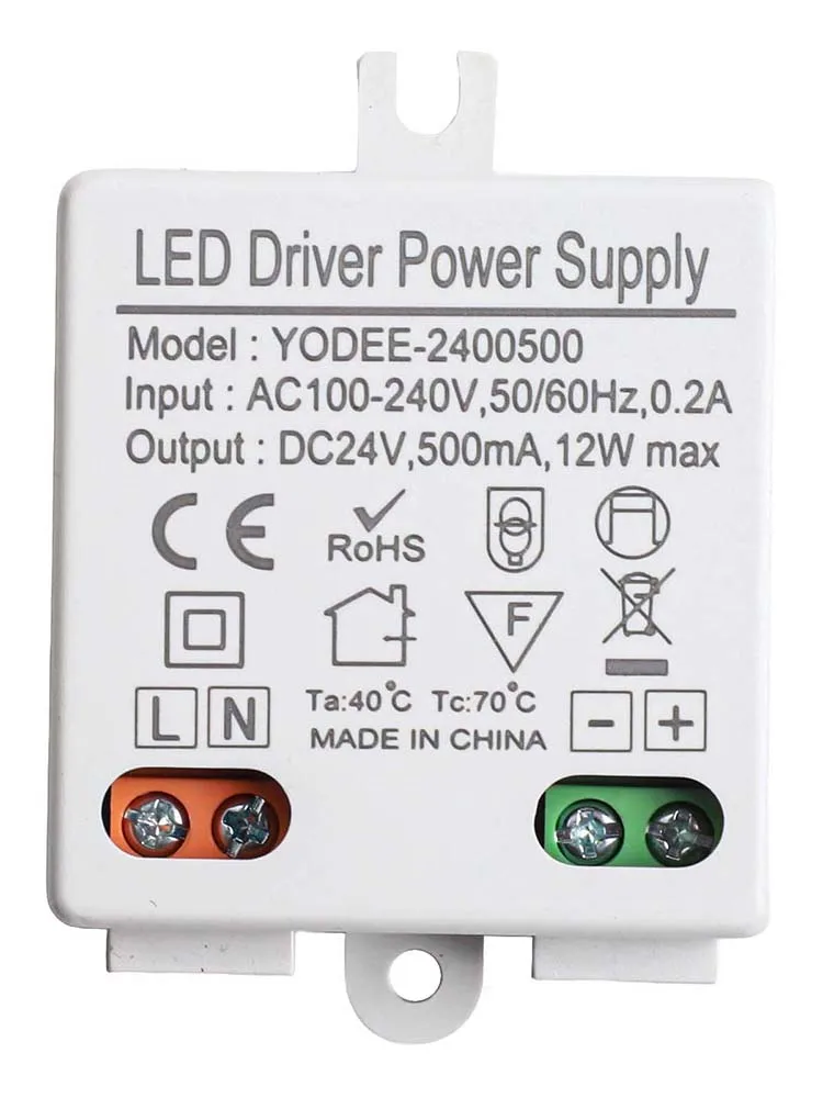 Adattatore di alimentazione LED a basso profilo che funziona a 24 V CC con protezioni essenziali di sicurezza costruite per la tua pace di mente