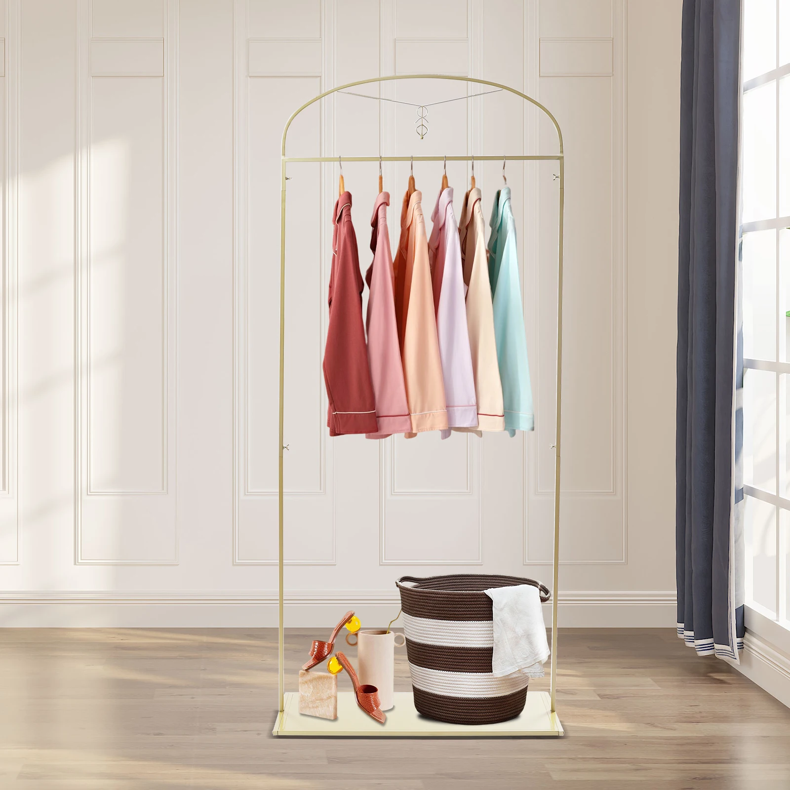 

Golden Steel Dress Display Rack Clothes Storage Rack High Load-bearing Shelf Used in Dress Houses and Families