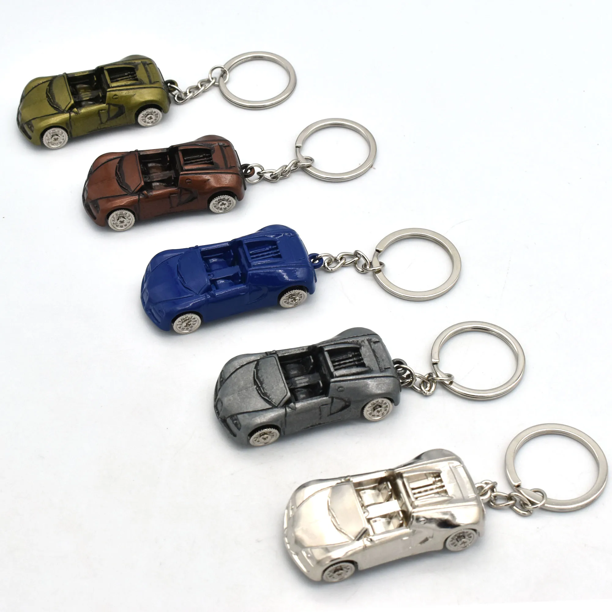 

Mini Vintage Metal Car Toy Model With 1 Pcs Sliver Key Fobs for Lanyards Key Rings Handicraft Collectible Dollhouse Decorations