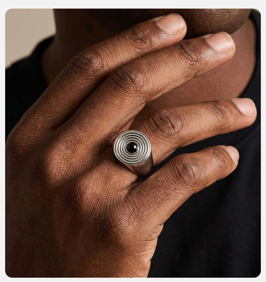 Vnox Siegelring aus Edelstahl für Herren, Spiral-Muster mit eingelegtem schwarzem Onyx-Stein, Vintage Punk Mode Schmuck Geschenk – Detail 3