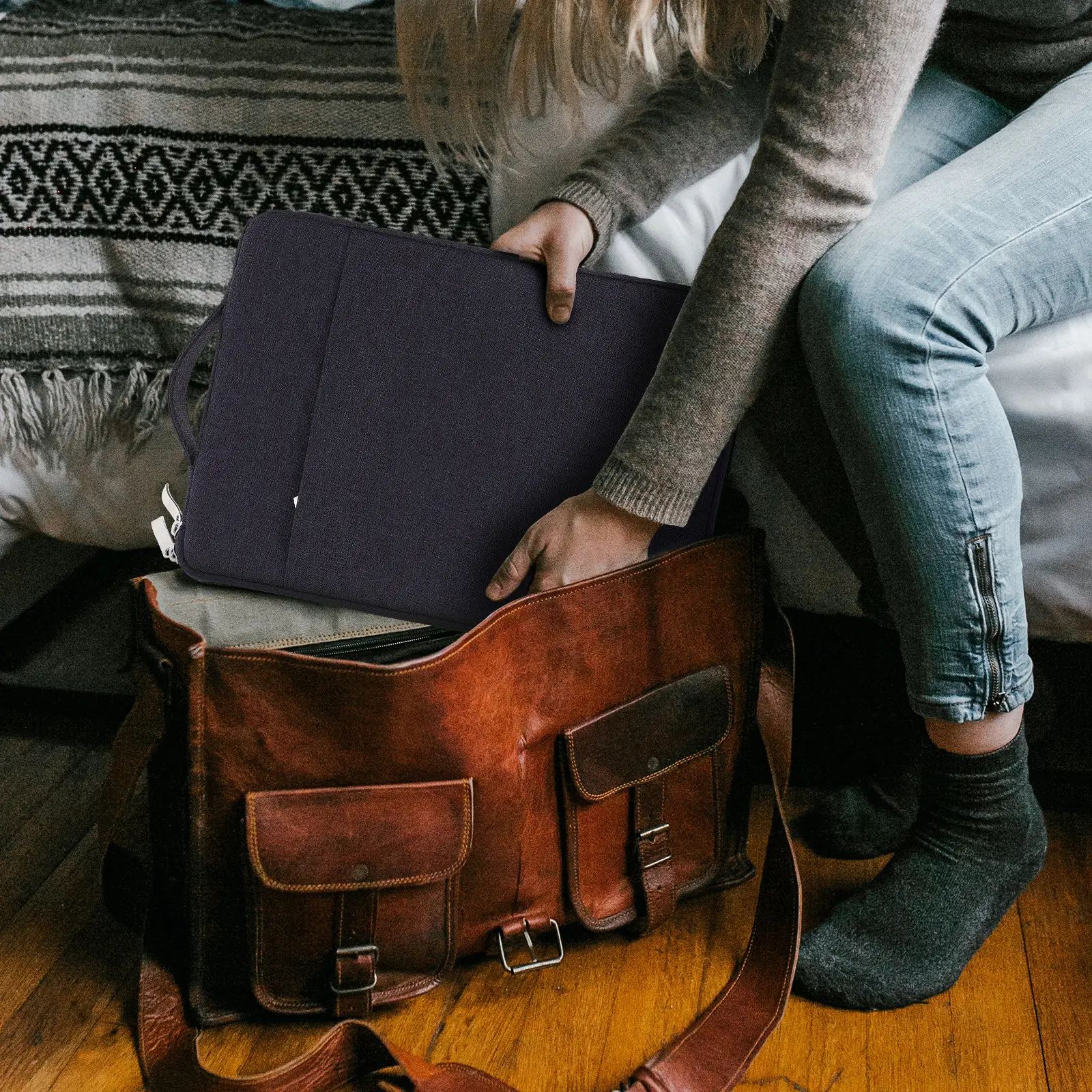 

Slim 11 Inch Denim Laptop Sleeve Lightweight Water Resistant Tablet Handbag Abrasion Proof Portable Storage Bag for School