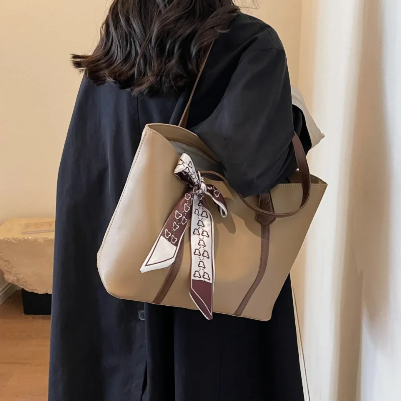 

Women's Large Capacity Retro Tote Bag - Soft Polyester Casual Shoulder Bag for Commuting & Class Fall Winter Collection