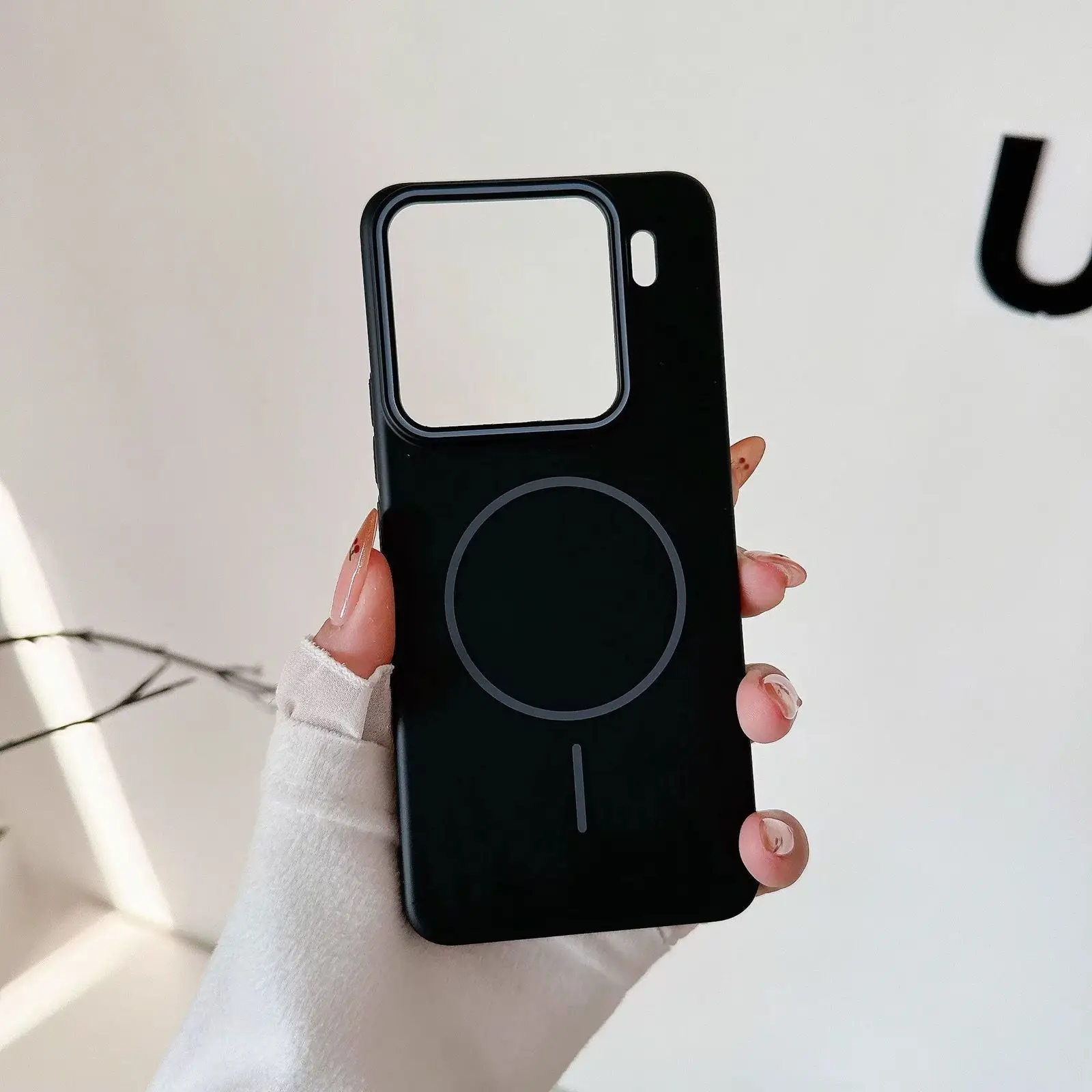 حافظة لهاتف Xiaomi 15T Pro جديدة بسيطة ناعمة غير لامعة صديقة للبشرة غطاء مغناطيسي مضاد للسقوط لهاتف Xiaomi15T ممتص للصدمات Funda