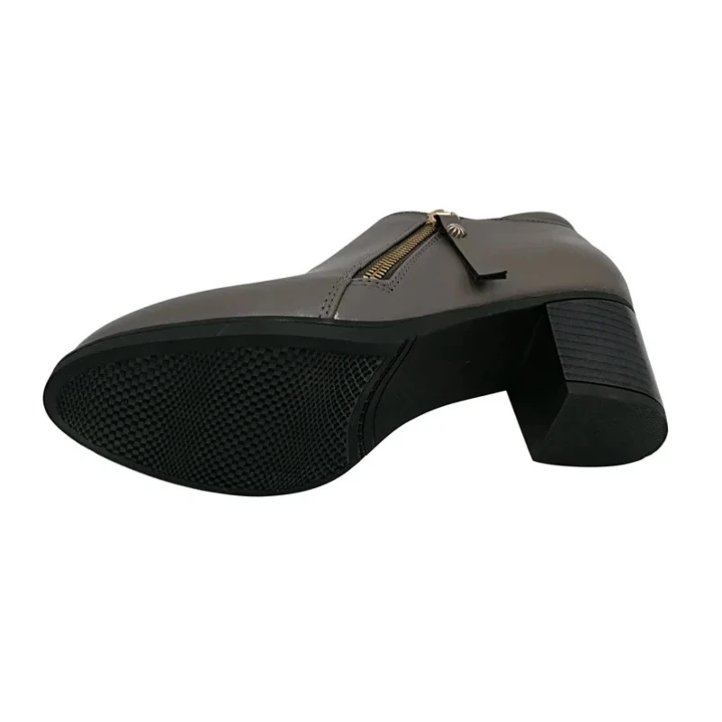 أحذية جلدية أصلية لربيع وخريف أحذية فردية جديدة ذات فم عميق من جلد البقر سميكة مع مقاس كبير 35-42 من الأحذية