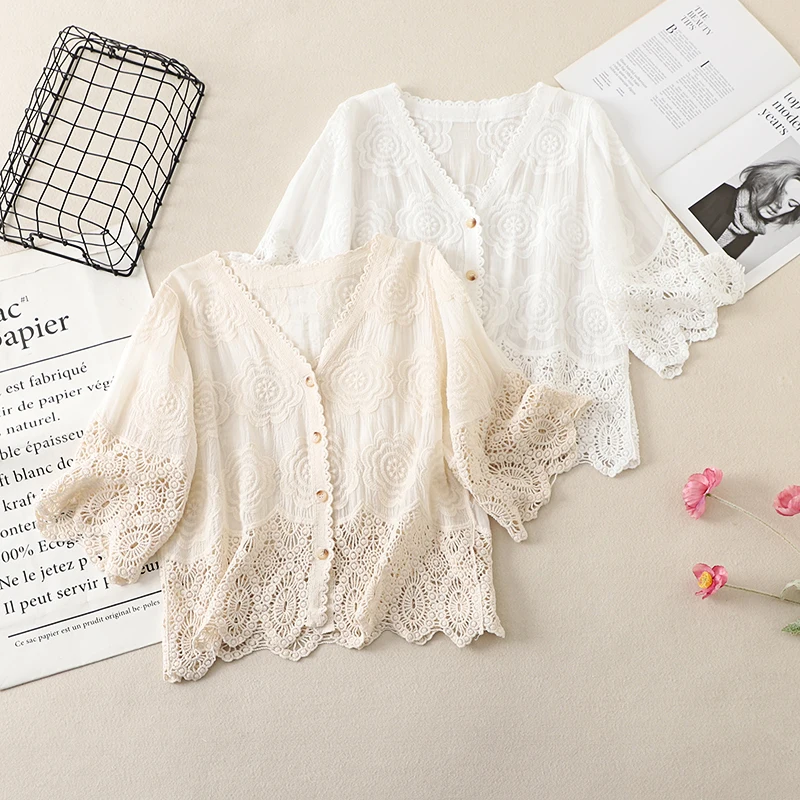 

Женская летняя свободная блузка с кружевной вышивкой, больших размеров, скрывающая живот, укороченный топ с коротким рукавом, стройнящий силуэт
