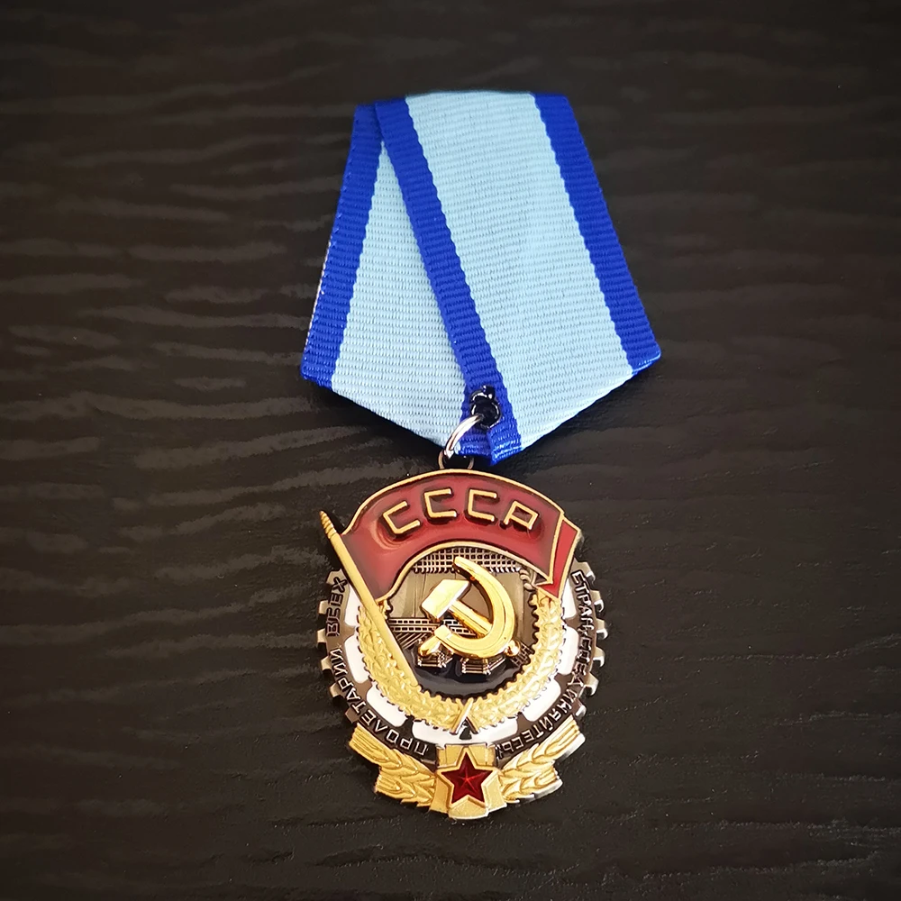 

CCCP Soviet Labor Red Flag Medal Former Soviet Union Medal Russian Badge Lapel Pins 1991 Soviet October Revolution