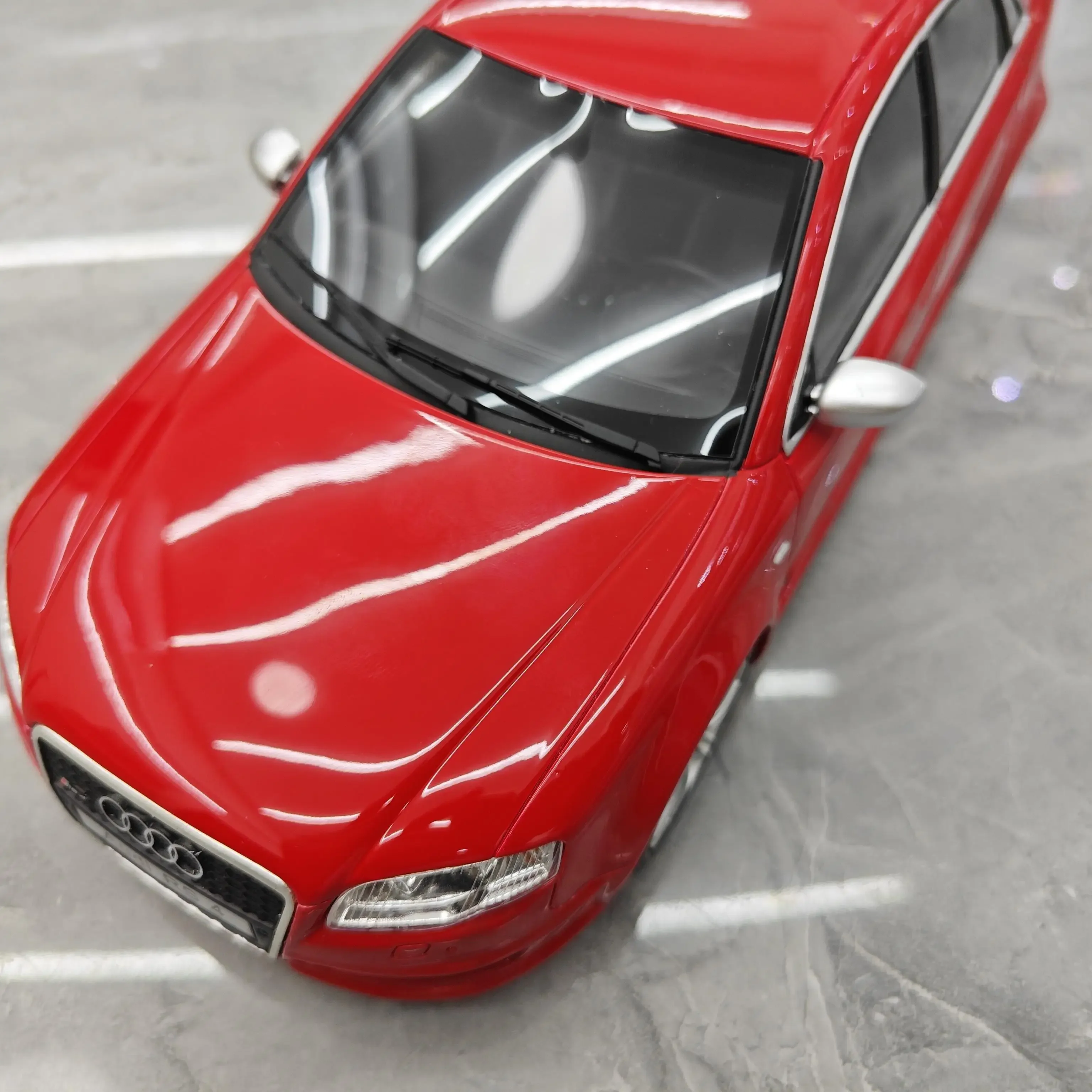 1:18 Audi RS4 Audi B7 edición limitada coche de resina simulada modelo regalo colección ornamento