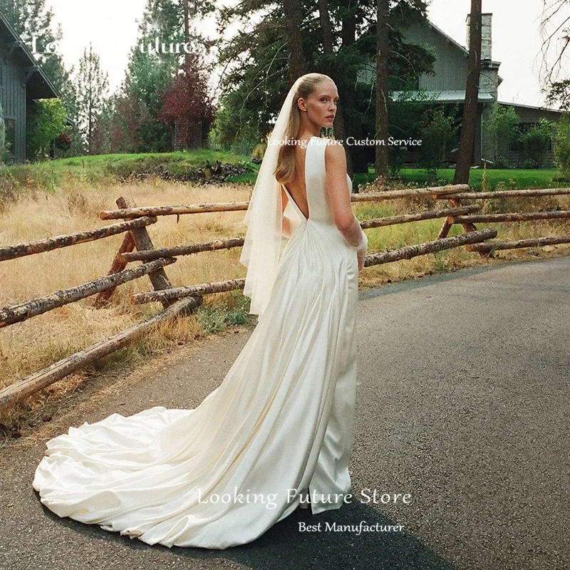 ชุดแต่งงานผ้าซาตินสีงาช้างเรียบง่ายสำหรับผู้หญิง แขนกุด คอทรงเรือ เซ็กซี่ ชายกระโปรงยาวลากพื้น ชุดเจ้าสาวเปิดหลัง แบบสั่งตัดได้