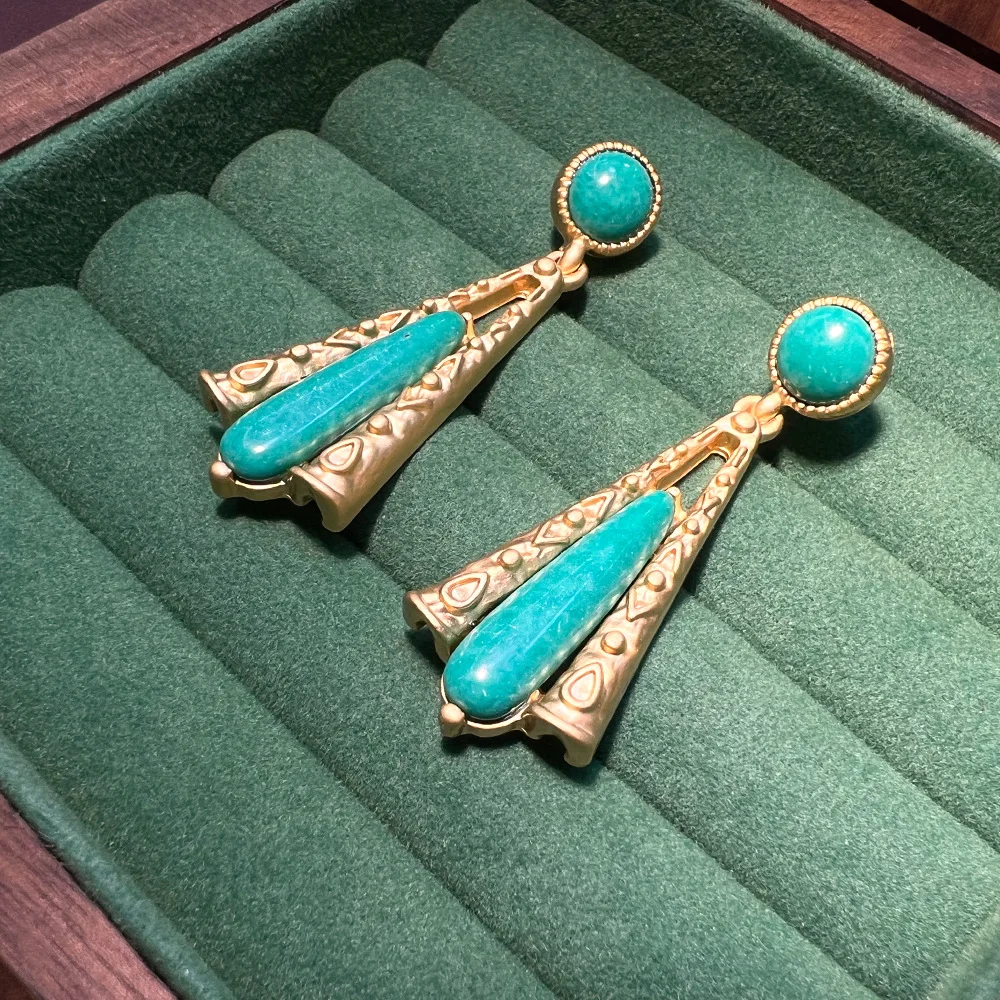 

Новые китайские серьги-капли из бирюзы, винтажный дизайн, легкая роскошь, нишевый дизайн, универсальные, популярные у интернет-знаменитостей, хит продаж.