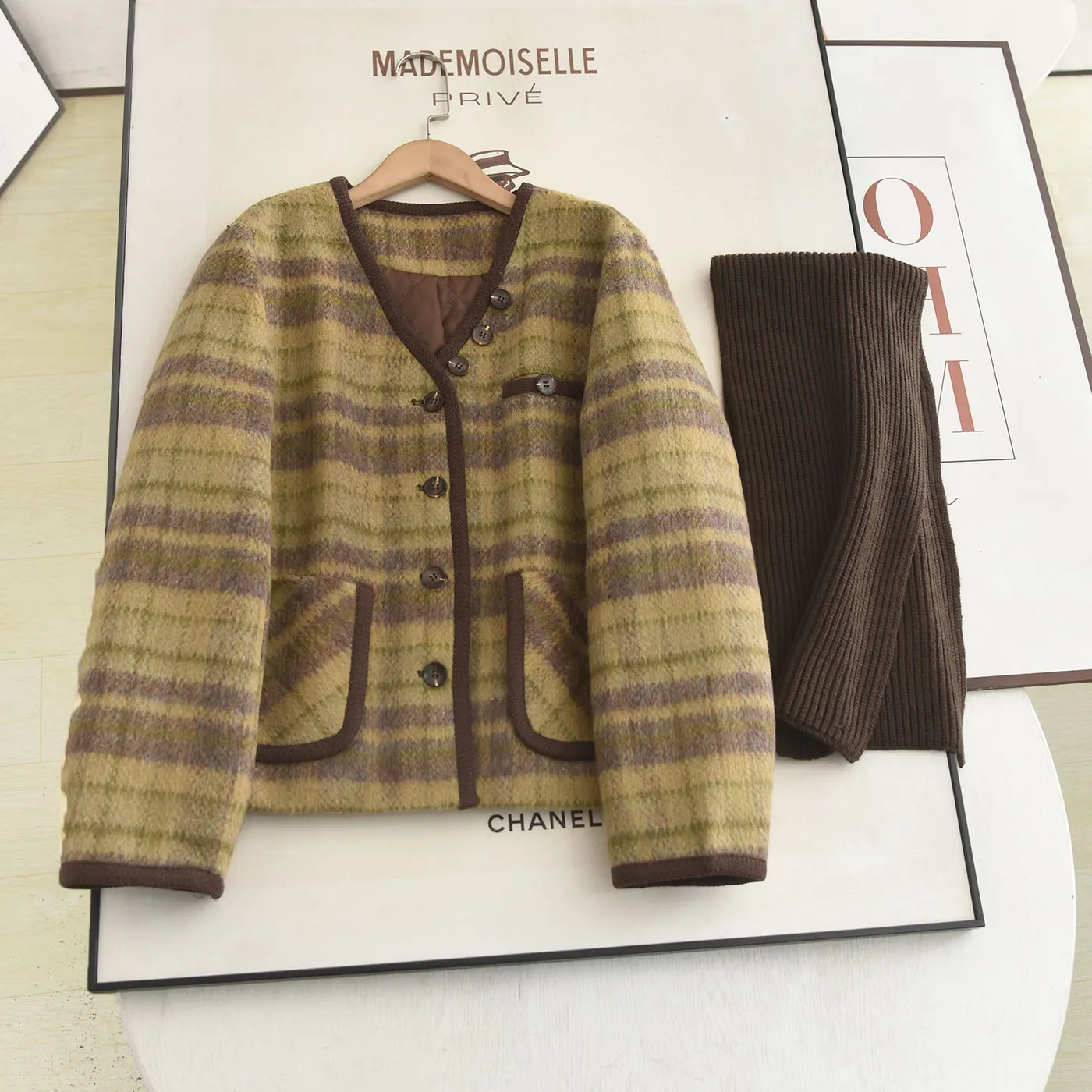 

Retro Sle Plaid Cotton Jaet Detachable Scarf Warm Outerwear for Women Winter 2025 Loose Fit Button Closure Long Sve