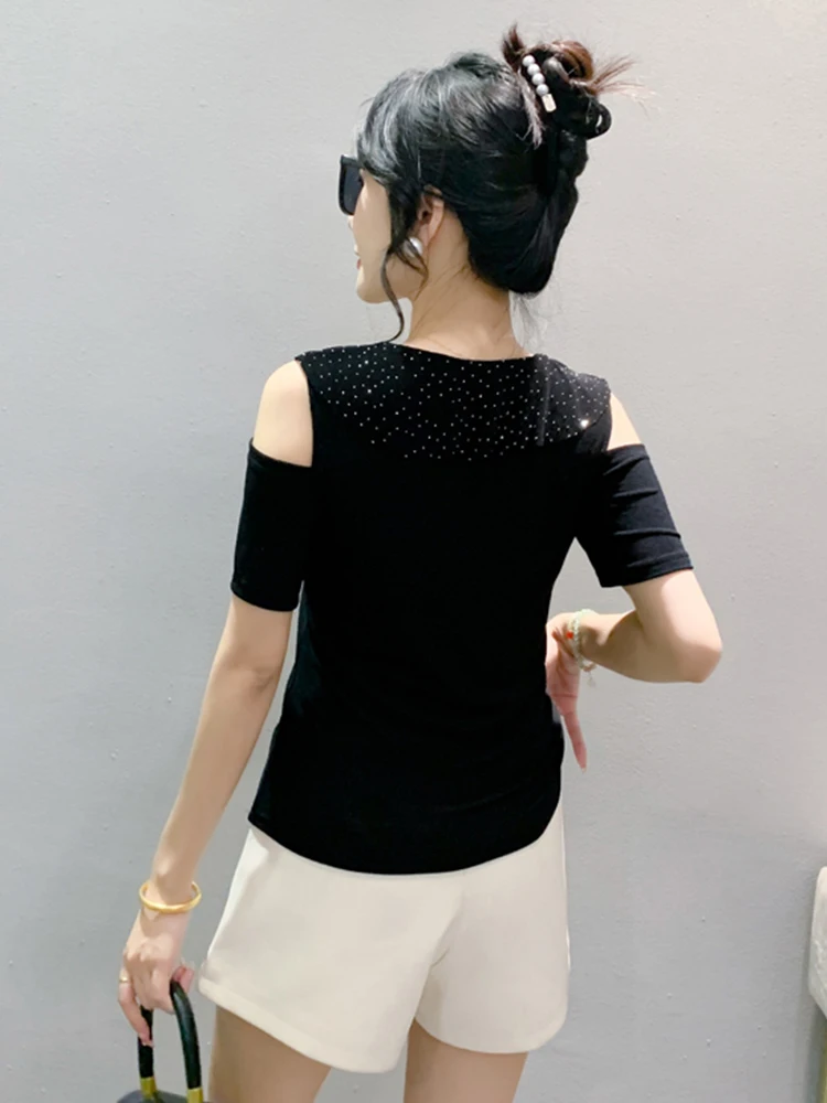 تي شيرت أنيق بأكمام قصيرة من حجر الراين للسيدات صيفي مثير برقبة على شكل حرف v مكشوف الكتف ضيق للتخسيس شبكي مرن