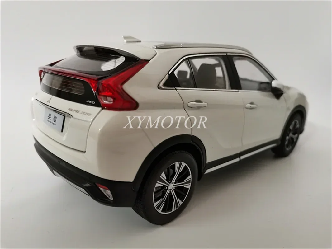 1:18 para Mitsubishi ECLIPSE CROSS SUV Metal fundido a presión modelo de coche juguetes regalos Hobby exhibición Blanco/azul/rojo colección de adornos