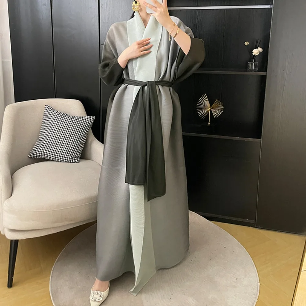 

Pleats Trench Coat Jacket Women's Fall New Gradient Color Increase Bat Sleeve Scarf-style Long Outer Cape Stretchy Long Robe