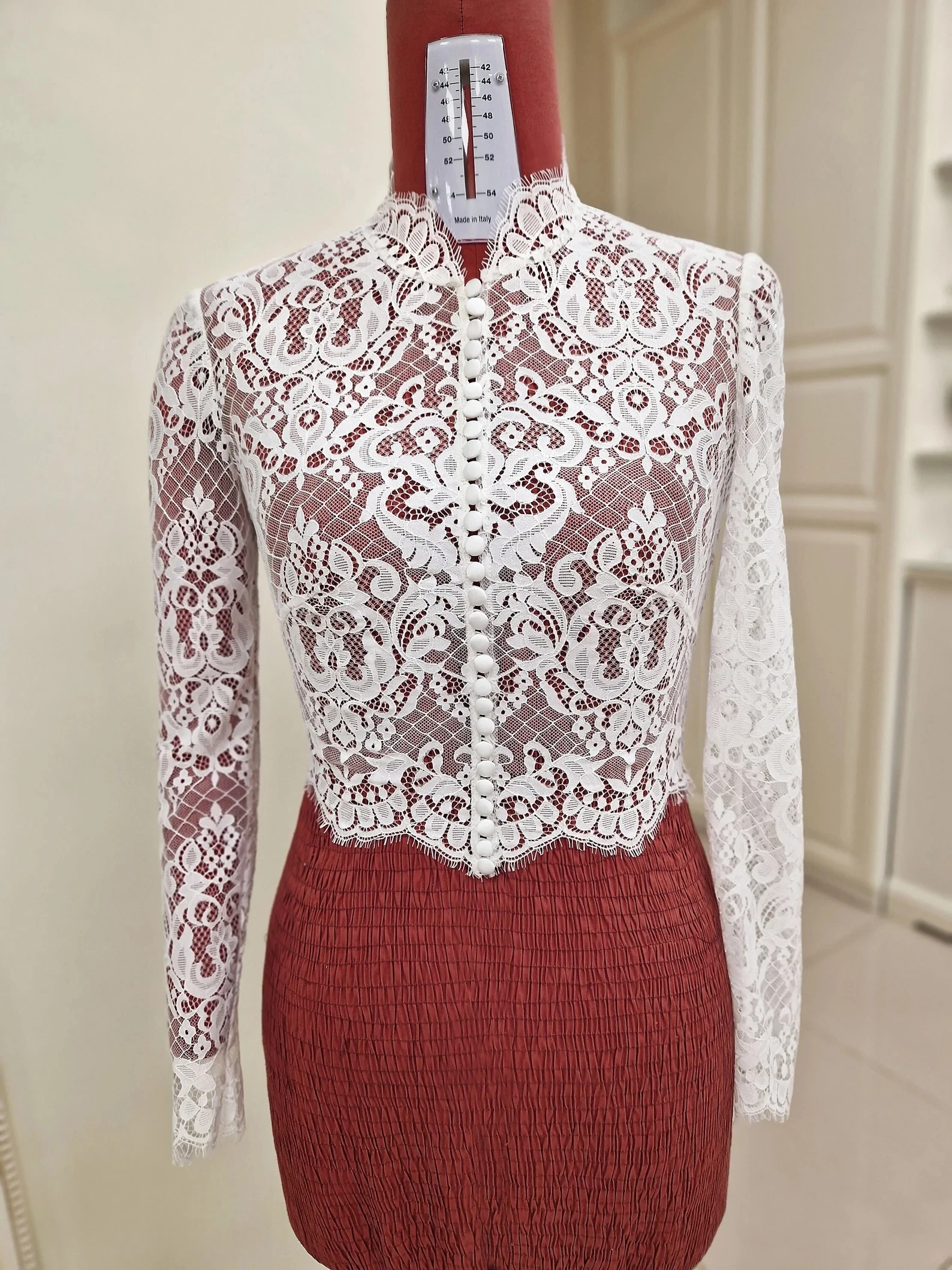 Customized Lace Wedding Jackets Full Sleeves with Buttons Bridal Boleros Formal Party Bride Shrugs Women Formal Party Capes
