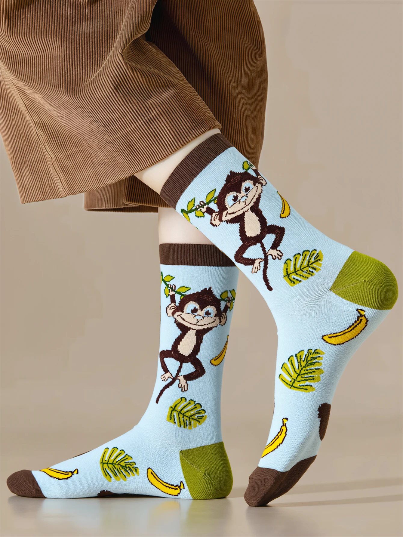 1 Pair Men's Cartoon Monkey Print Crew Cotton Socks Cute Animal Pattern Mid-Calf Novelty Street Skateboard Socks for Adults