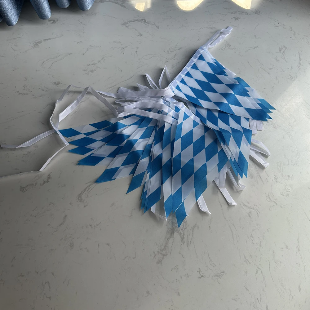 Oktoberfest-Wimpelkette, bayerisches Banner, 14 x 21 cm, 30 Stück, bayerische Karoflagge, Willkommensbanner für deutsche Themenpartys, Girlandendekoration – Detail 2