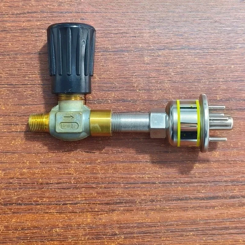 Tubo de Vacuómetro Hastings DV-6R 1/8" NPT + Válvula de Sellado de Fuelle Hoke 4111L2B