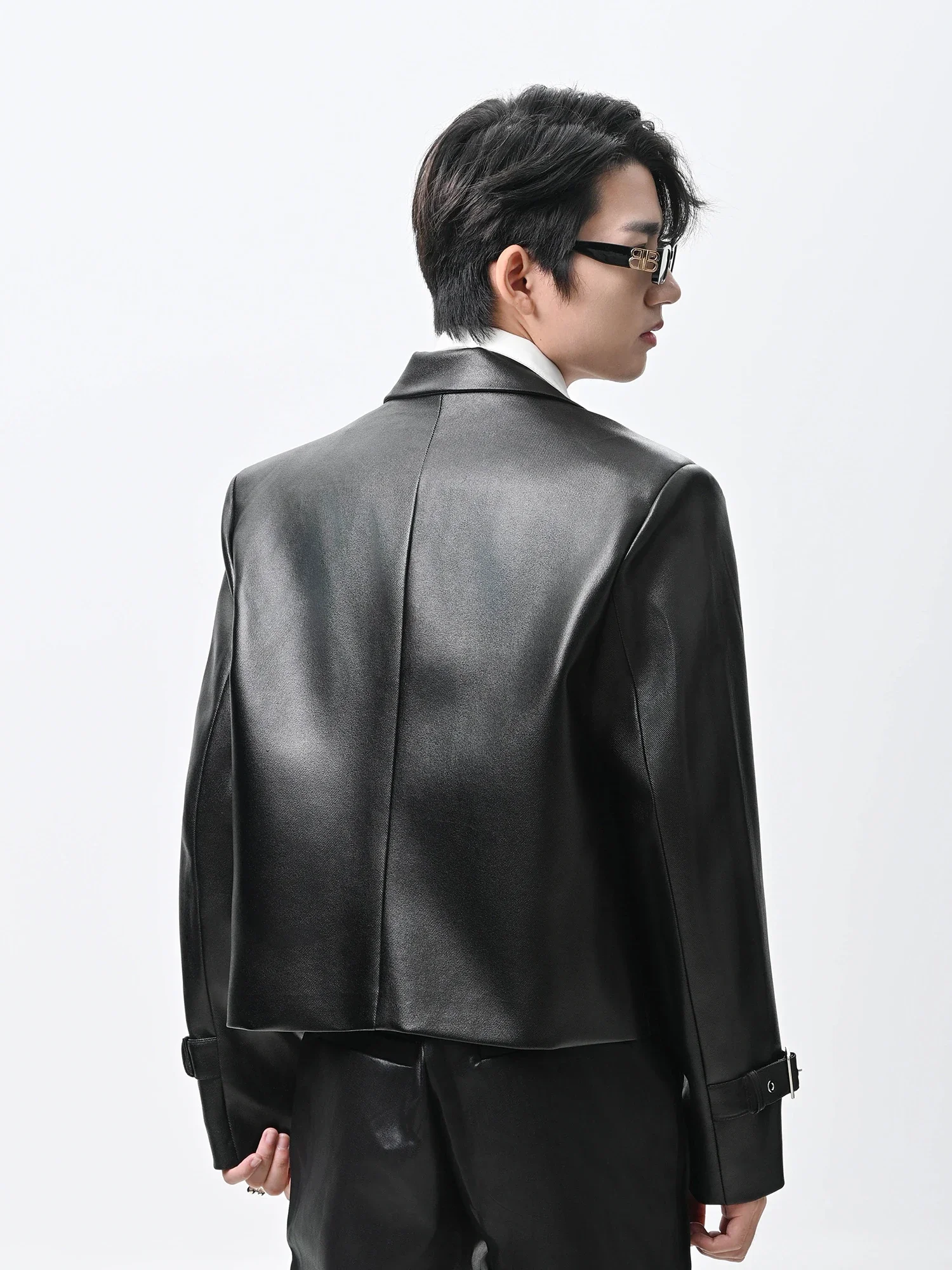 Trendy Male Black Short Blazers Tops Men's 2024 Autumn New Fashion Loose Jackets Pearl Chain Versatile Shoulder Padded Jacket