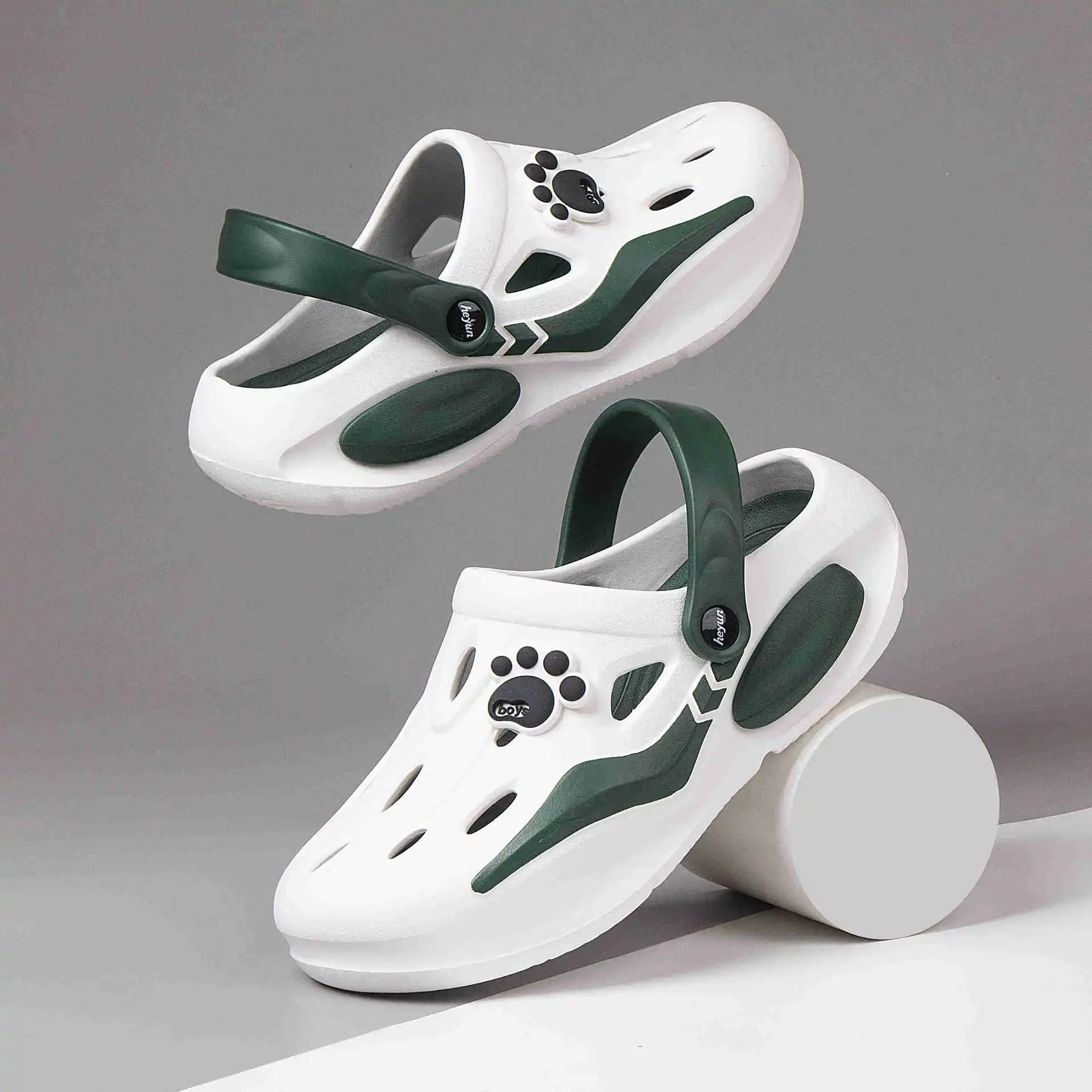 

Men's hole shoes summer Baotou beach shoes for outdoor wear,new style of cool slippers,thick soled sports dual-use half slippers