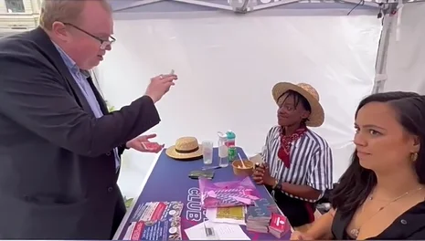 

Minibook Pro от Noel Qualter Профессиональные фокусы крупным планом со специальными трюками Реквизит фокусника для иллюзий