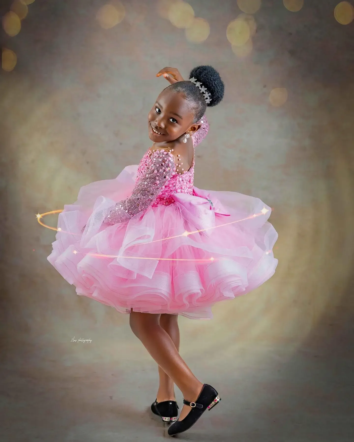 

Pink Pearls Flower Girls Dresses Customized Princess Ruffles Sequined Kids First Communion Long Sleeve Toddler Christening Dress