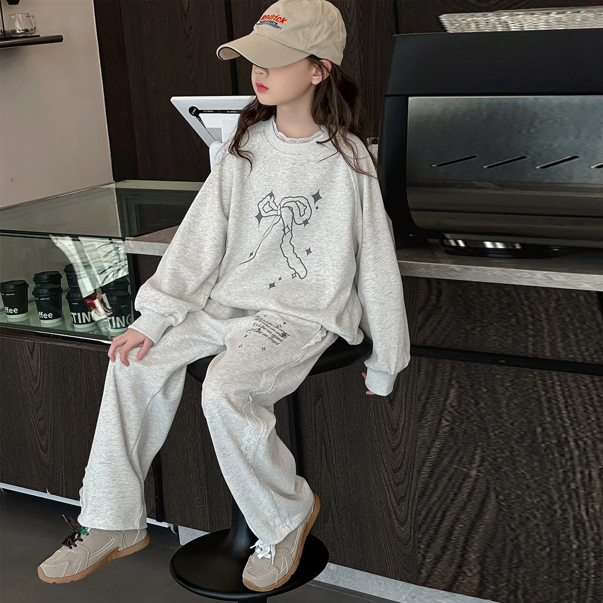 

Autumn School Girl Tracksuit Junior Girl Lace Patchwork 2pcs Sets Teenager Girls Bowknot Printed Sweatshirt Kid Girl Sport Pant