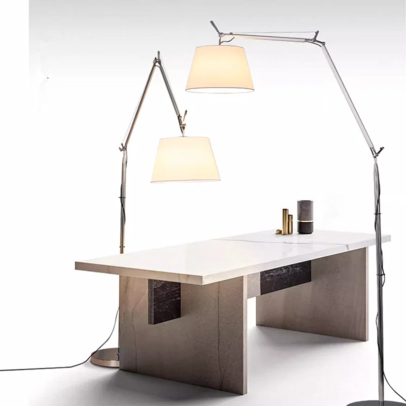Lámpara de pie de brazo largo Lámpara de pie plateada ajustable Mesita de noche Sofá Luz de lectura Oficina Diseño minimalista Lámparas de arco de pie para el hogar