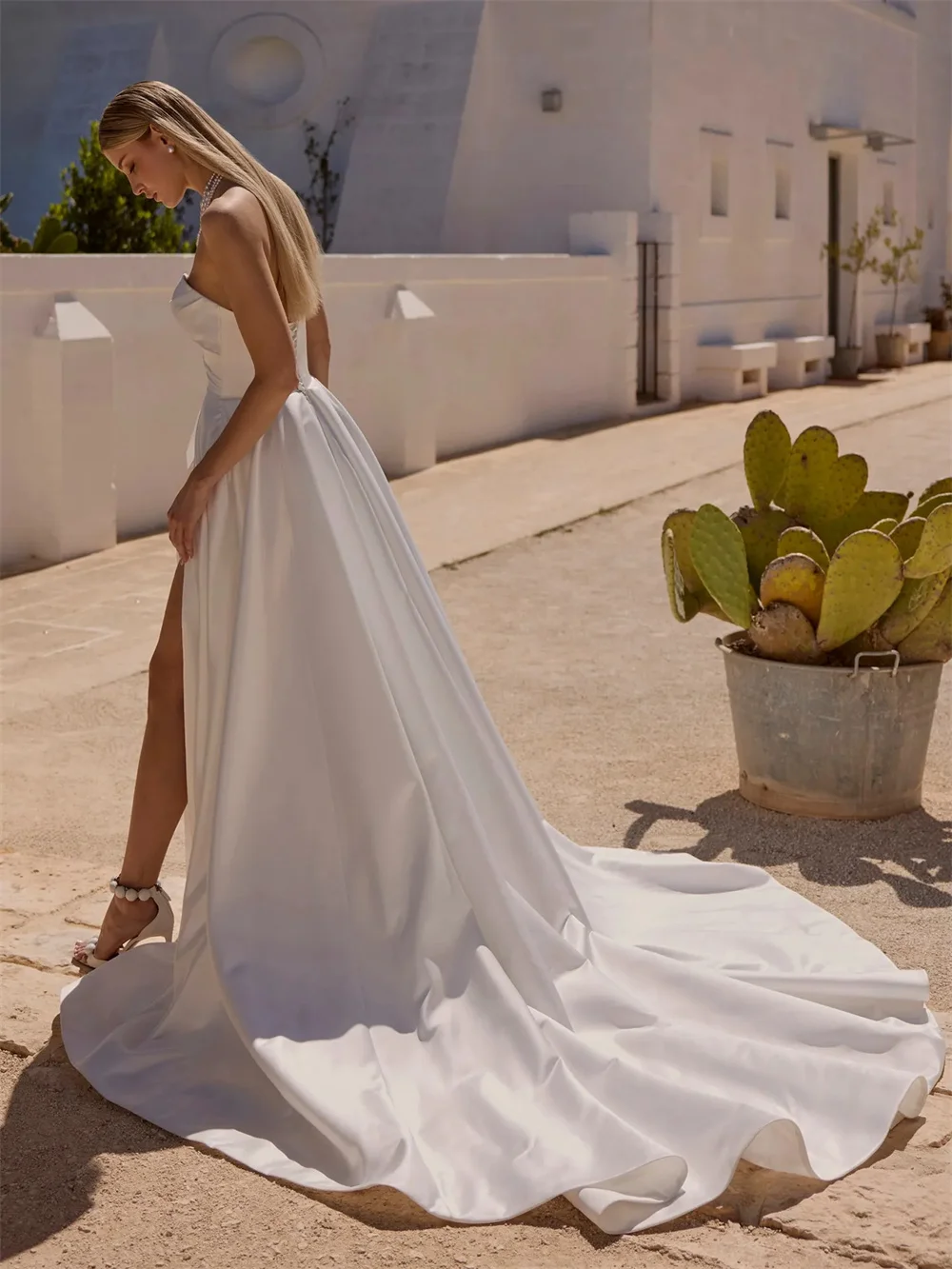 Tokyo Customized Elegant Sweetheart Necklink Wedding Dresses Sleeveless Side High Split Bridal Gowns White A-Line Wedding Gowns