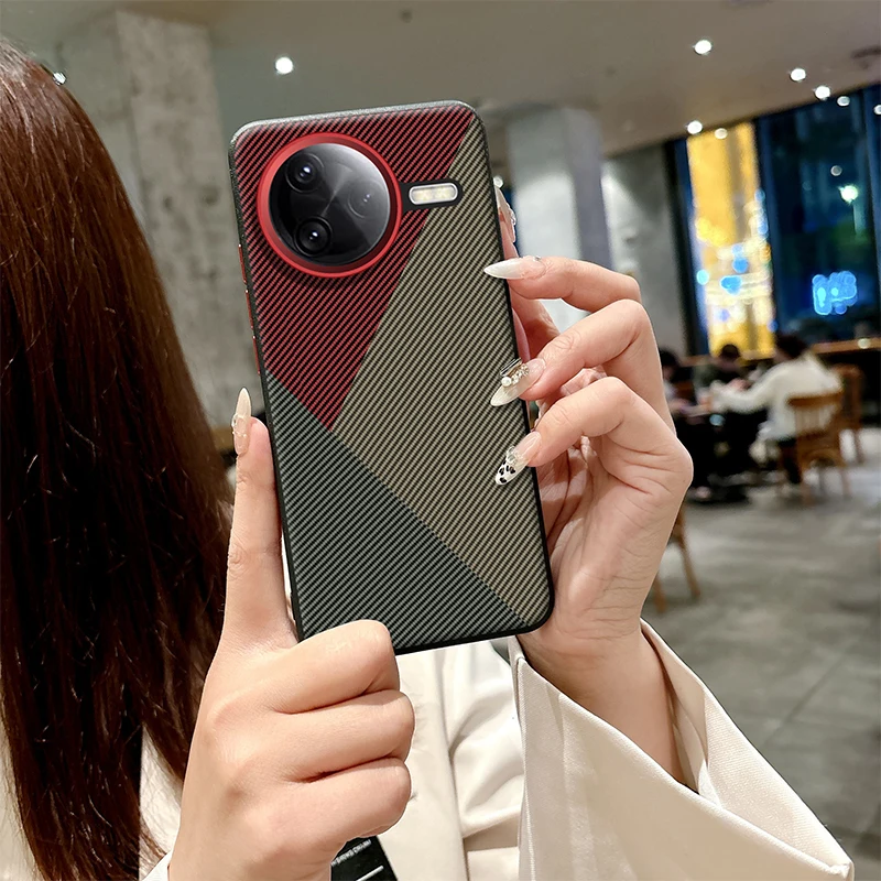 

Чехол для POCO F7 Pro F7 Ultra, роскошный комбинированный чехол с треугольной текстурой, простая искусственная кожа + жесткий защитный чехол для камеры ПК