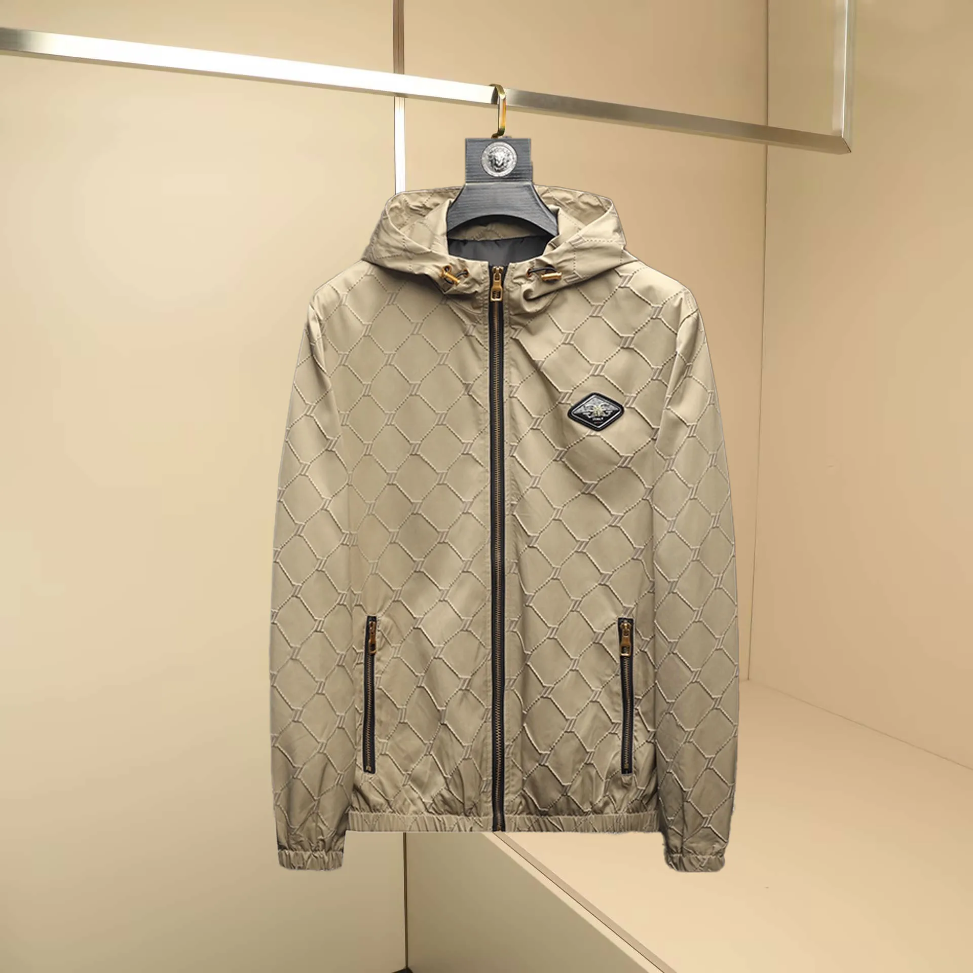 

Sli Men's Hooded Jaet Bee Emblem High Street Faionable Autumn Winter Stand Fit Polyester Nylon Cosite Fiber