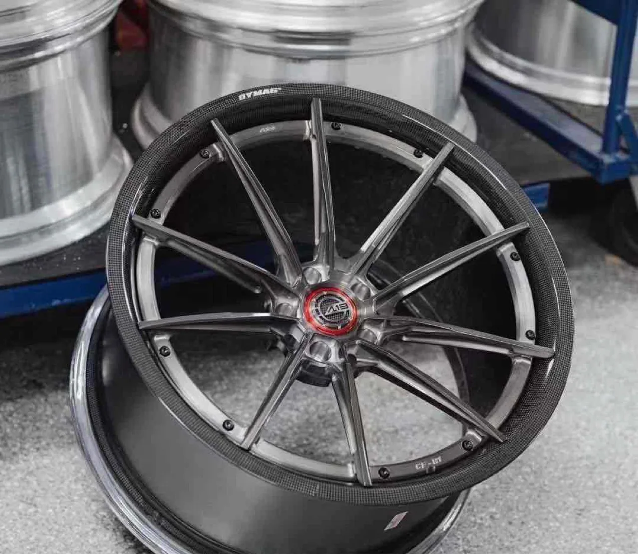 

Подходит для персонализированных специальных данных автомобилей из кованых колес из углеродного волокна, 18-24 дюйма, кованого эмбриона Hongxin.