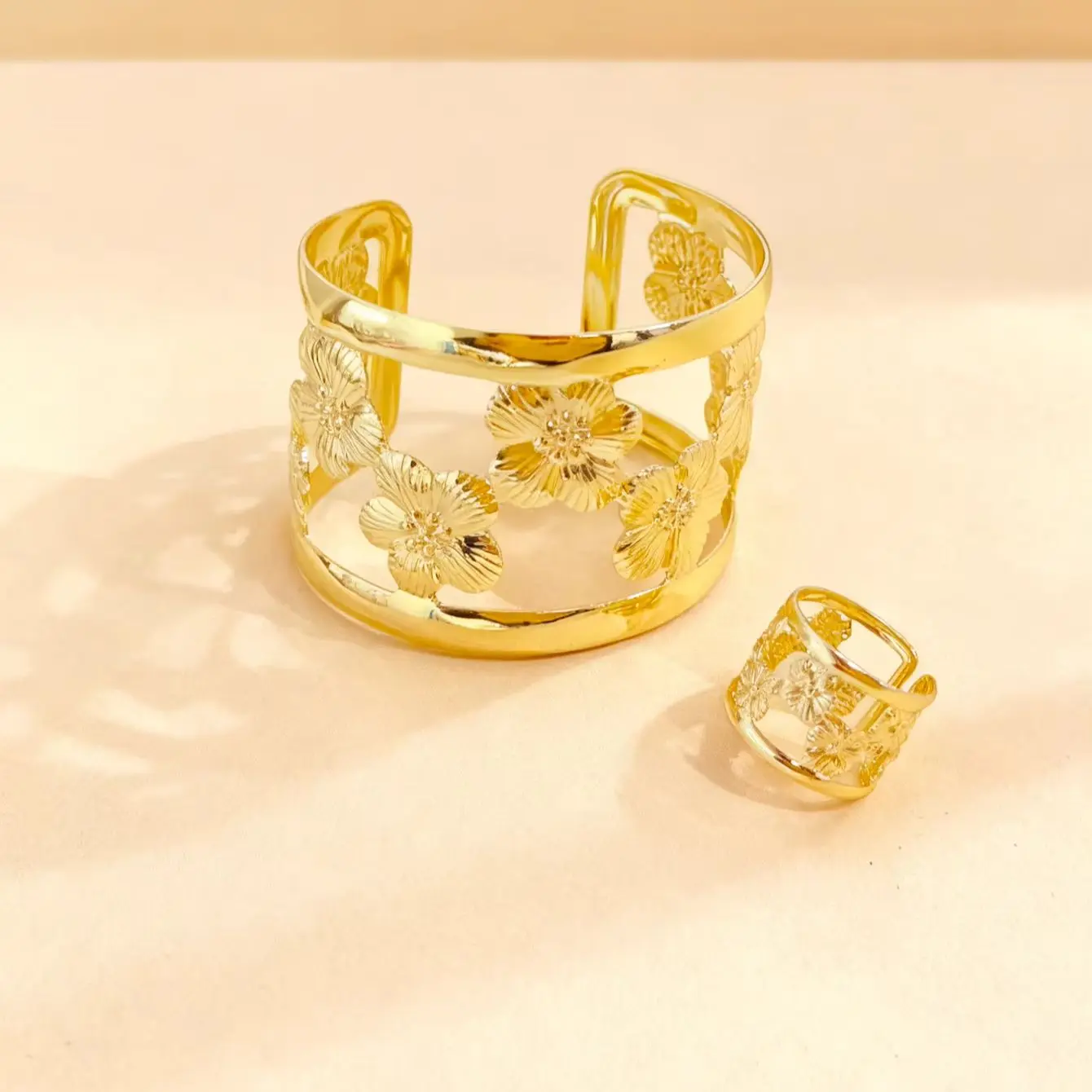 Elegant New Style Sweet and High-End Floral Fashion Adjustable Open-Ended Women's Bracelet and Ring Set
