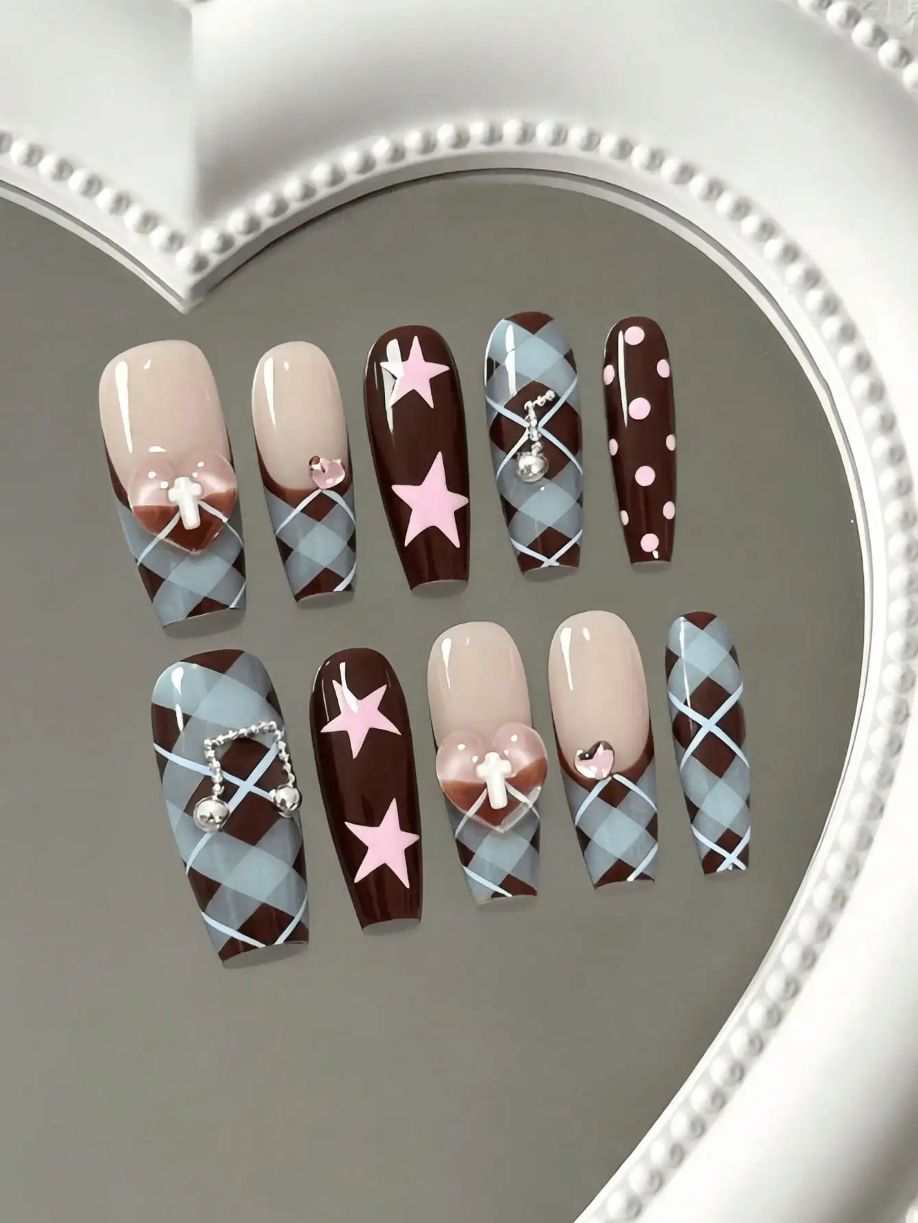 10 Pieces of Medium-Length Brown and Blue Plaid Star-Shaped Press-On Nails, Sweet and Cool Academy Style, Featuring Plaid, Stars, and Heart Crosses as Patterns, with Contrasting Colors and Hand-Painted 3D Decorations, Suitable for Vacations, Summer, Campus Life, Daily Commuting, and Sweet Girl Dates, Comes with Jelly Glue and Nail File