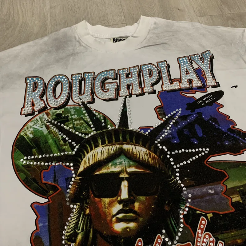 تمثال طباعة فلاش الماس شعار RoughPlay تي شيرت الرجال النساء الشارع الشهير القذرة الأبيض الخام اللعب تي شيرت أعلى جودة القطن المحملة العلامة