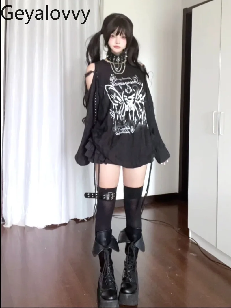 

Новинка 2026, футболка с открытыми плечами и длинными рукавами в готическом стиле, универсальные облегающие топы с круглым вырезом и принтом для милых девочек