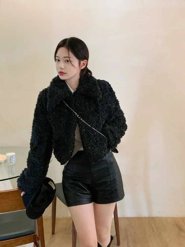 2025 Winter New Women's Thiened Bla Lamb Fur ort Coat Hair Inteated Outerwear Youth Faion Luxury Sle Long Sve