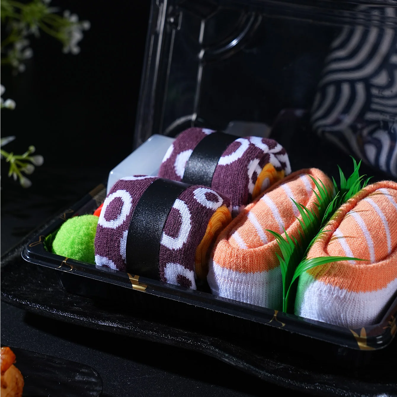 2 pairs of unisex mid-calf socks in a novelty and interesting salmon-themed gift box, creative socks with a fashionable and trendy style, comfortable and breathable, suitable for parties, casual wear, Valentine's Day, Halloween, birthdays, Christmas, New Year, Thanksgiving, autumn and winter, all-season styles, creative gift box