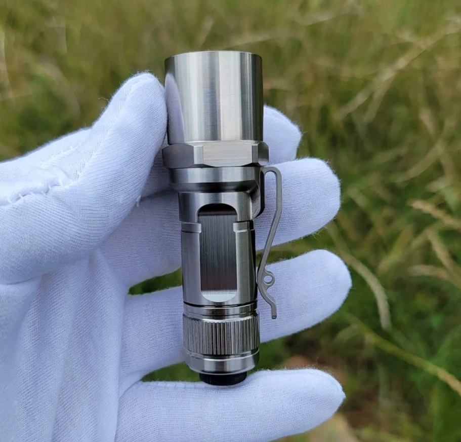 EDC Titanium alloy E 14500 battery flashlight