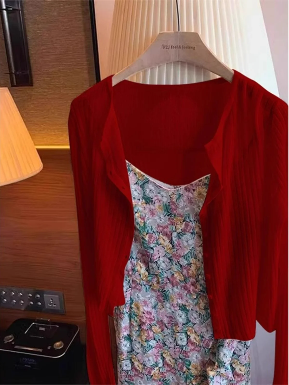 

Summer Thin Ice Silk Knitted Cardigan Women's Red Shawl Outerwear High-End Feelings Outer Layer Top V-neck Long Sleeve Short ...