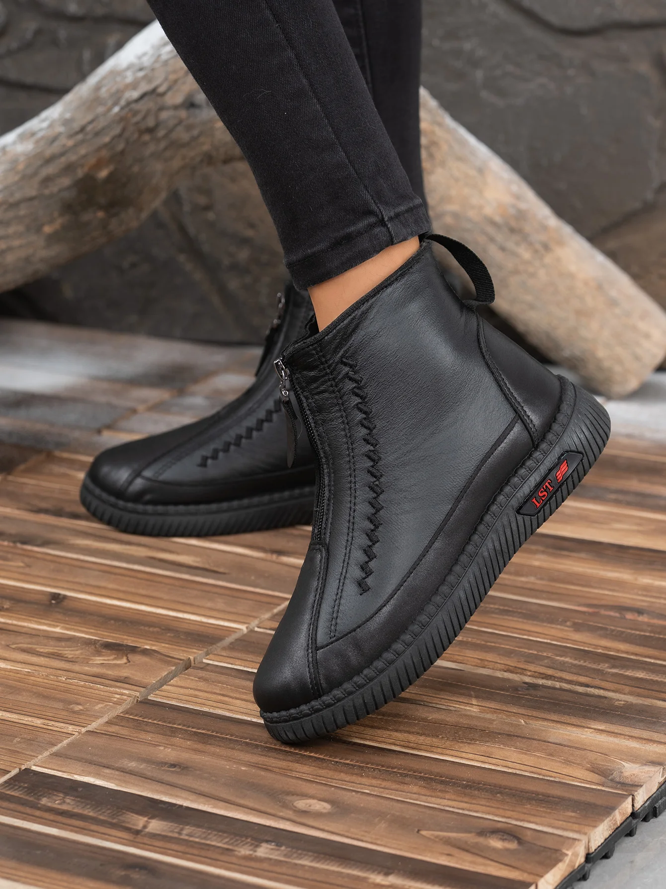 2026 Winter Damen Fleece-Gefütterte Leder-Stiefeletten Klettverschluss Stickerei Rutschfeste Weiche Gummisohle Warme Freizeitstiefel – Detail 27