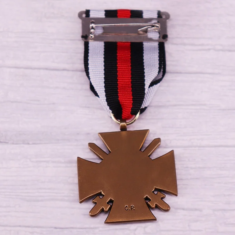 Random Color The Honour Cross of The World War 1914-1918 Pin WW1 German Hindenburg Cross with Swords Military Medal Badge Copy