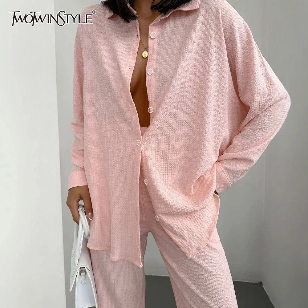 

TWOTWINSTYLE модный комплект из двух предметов для женщин, рубашка с длинными рукавами и пуговицами с лацканами, высокая талия, прямой брючный костюм, женский новый