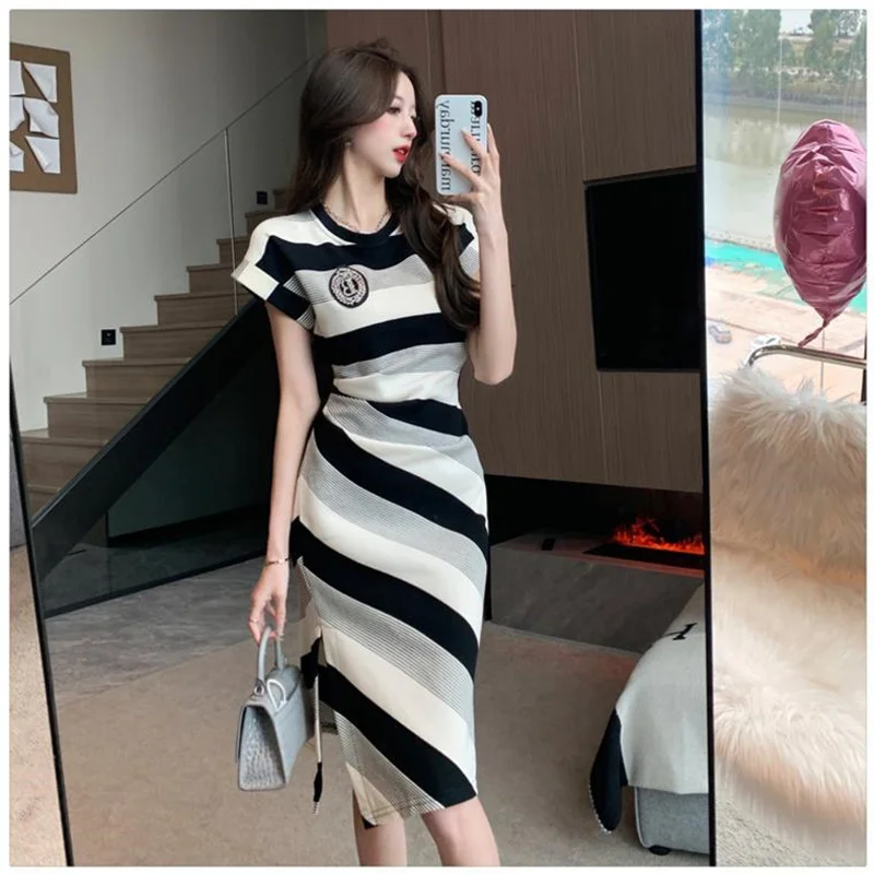 

New Fashion High-end Women's Short-sleeved Long Knitted Striped Dress Women's Spring and Summer Design Sense Niche Loose Skirt