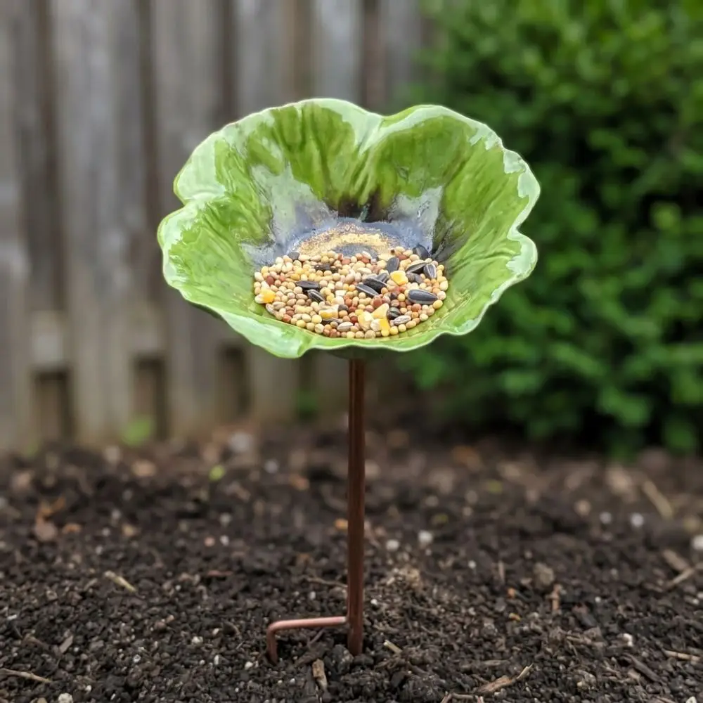 Metal Bird Bath Stand Flower Shaped Colorful Bee Butterfly Watering Station Ground Insert Iron Art Bird Water Dispenser Patio