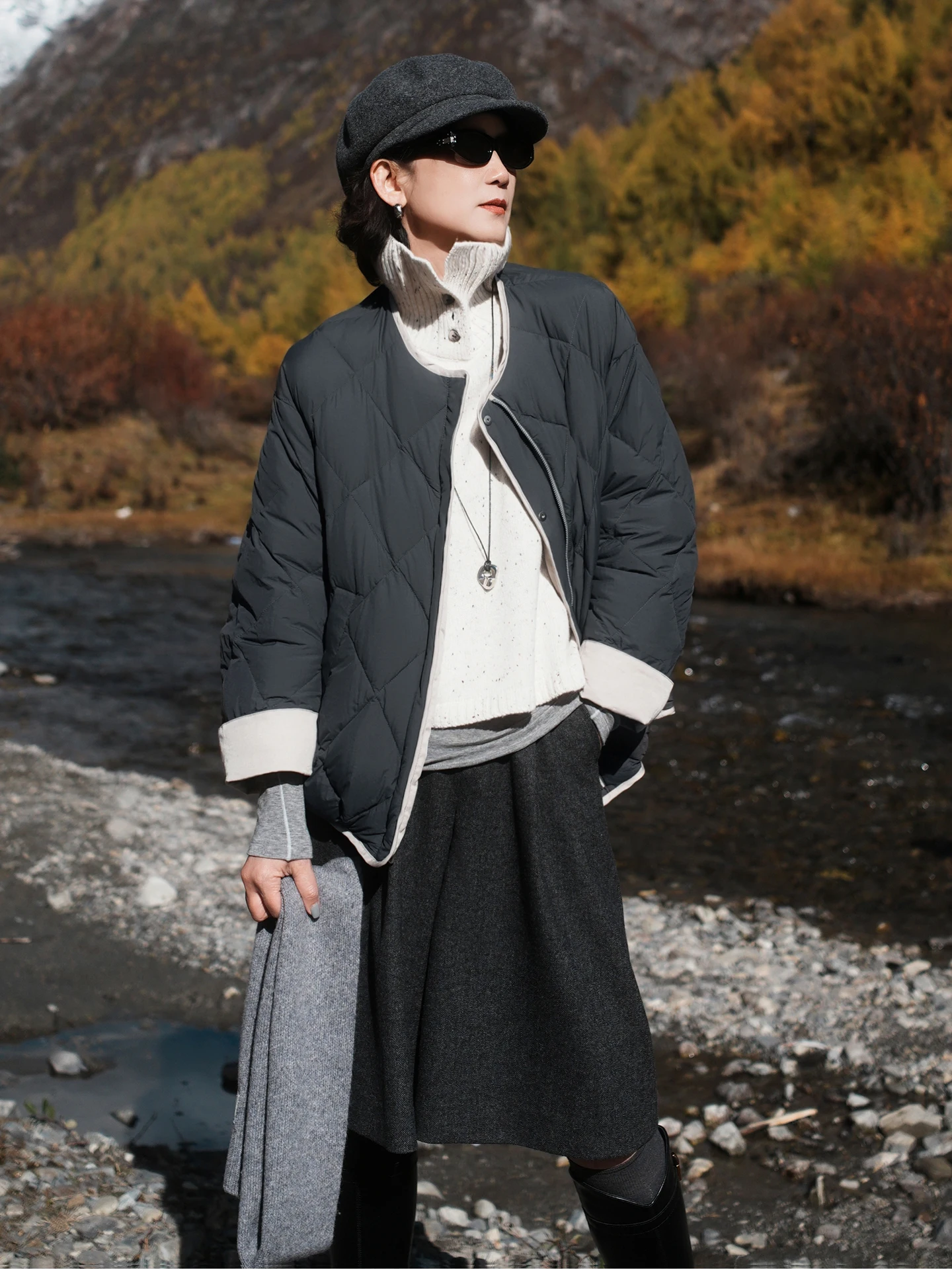 

Двусторонняя пуховая куртка: повседневная, свободная, теплая, комфортная, приталенная, белая, женская, в художественном стиле